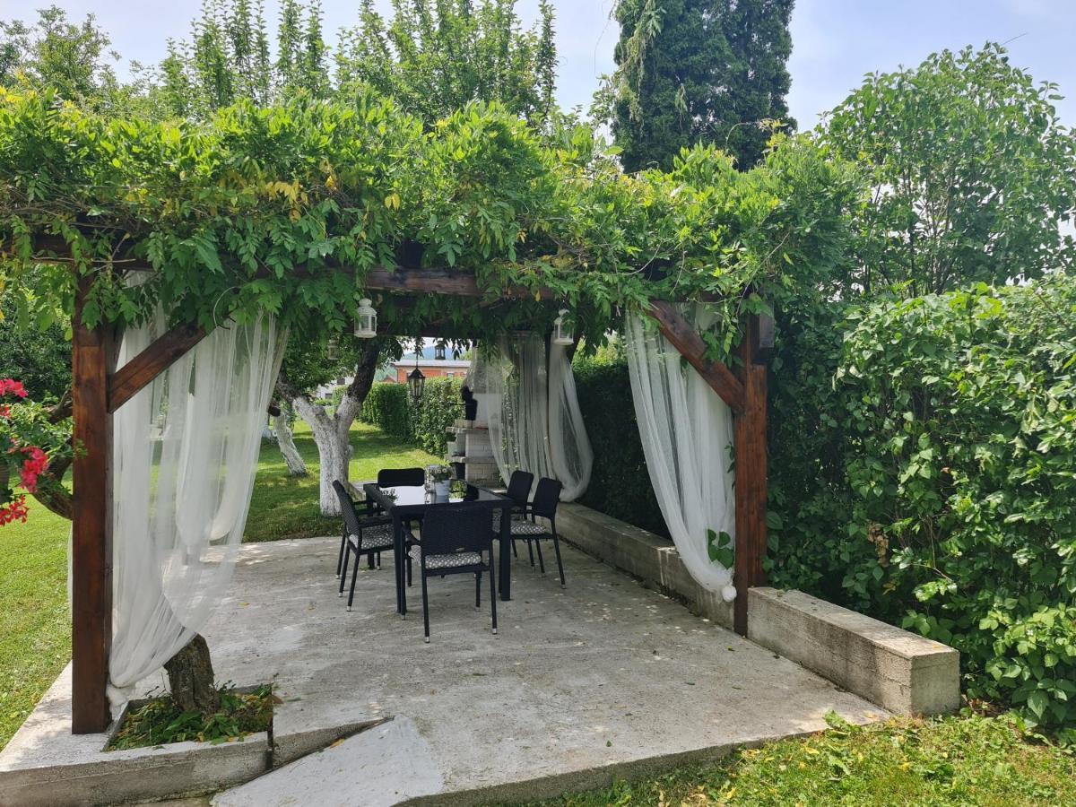 House Wisteria Villa Rakovica Eksteriør bilde
